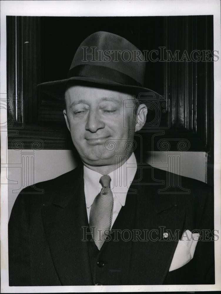 1943 Press Photo New York Abraham Rosenthal testifies in trial NYC - neny07785 - Historic Images