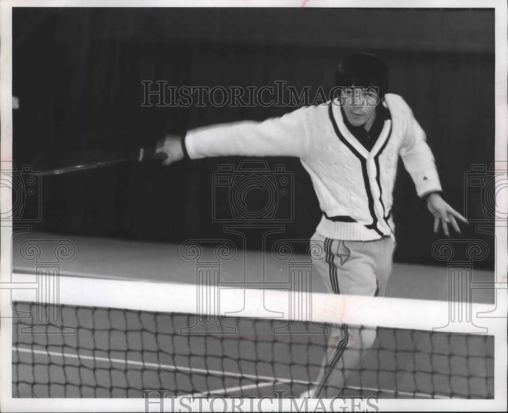 1974 Press Photo Steve Kubota-Shows His Form Hitting Ball During Tennis Match - Historic Images