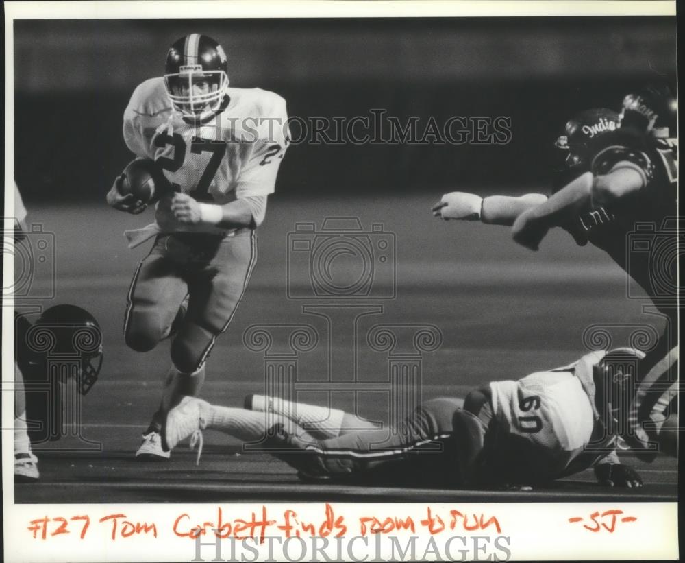 1986 Press Photo G-Prep football player, Tom Corbett, finds room to run - Historic Images