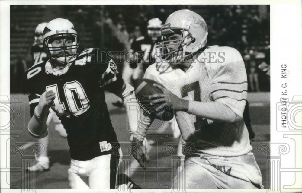 1988 Press Photo Andy Moffitt Scrambles for Yardage During Football Game - Historic Images