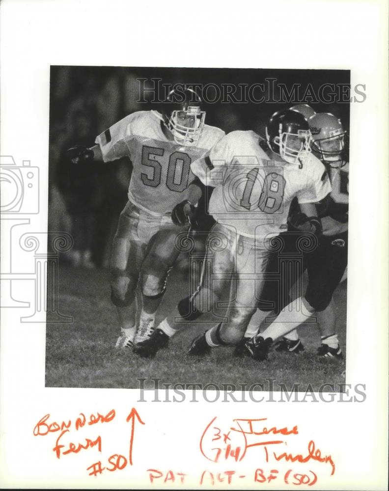 1990 Press Photo Badgers football players, Pat Alt #50 and Paul Merritt #18 - Historic Images