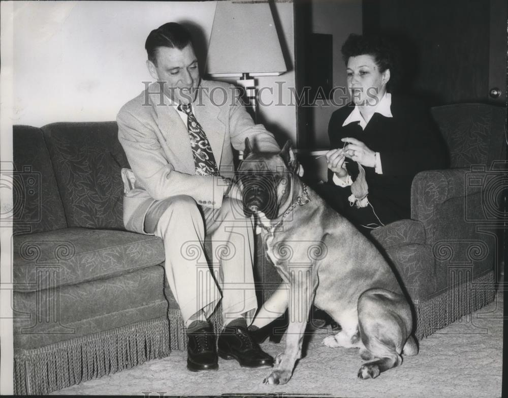 1952 Press Photo Al Kircher-Football Coach With His Wife and Dog - sps03192 - Historic Images