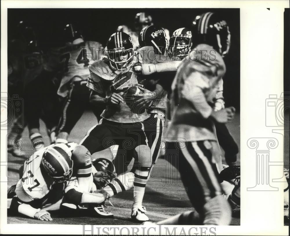 1980 Press Photo Ferris Versus Rogers High School Football Teams on the Field - Historic Images