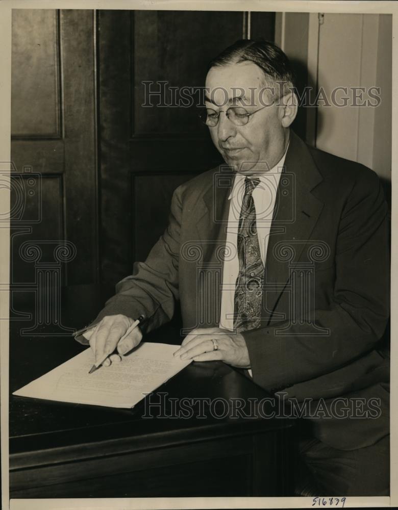 1939 Press Photo New York Emanuel Koveleski at Hotel Commodore NYC - neny07280 - Historic Images