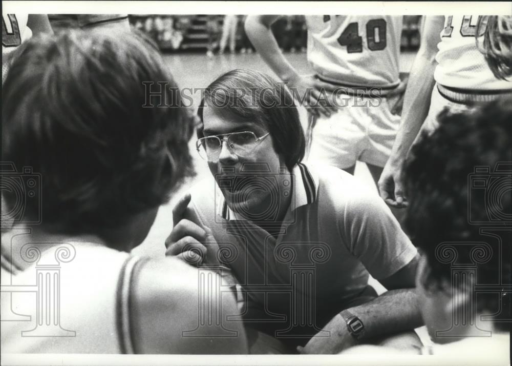 1982 Press Photo Ron Cox, basketball coach - sps02985 - Historic Images