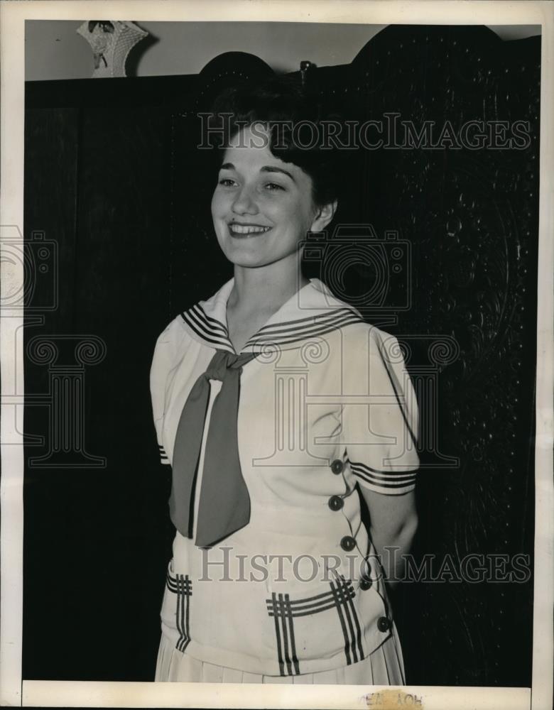 1943 Press Photo New York Genevieve Sullivan Sister of Sullivan Brothers NYC - Historic Images