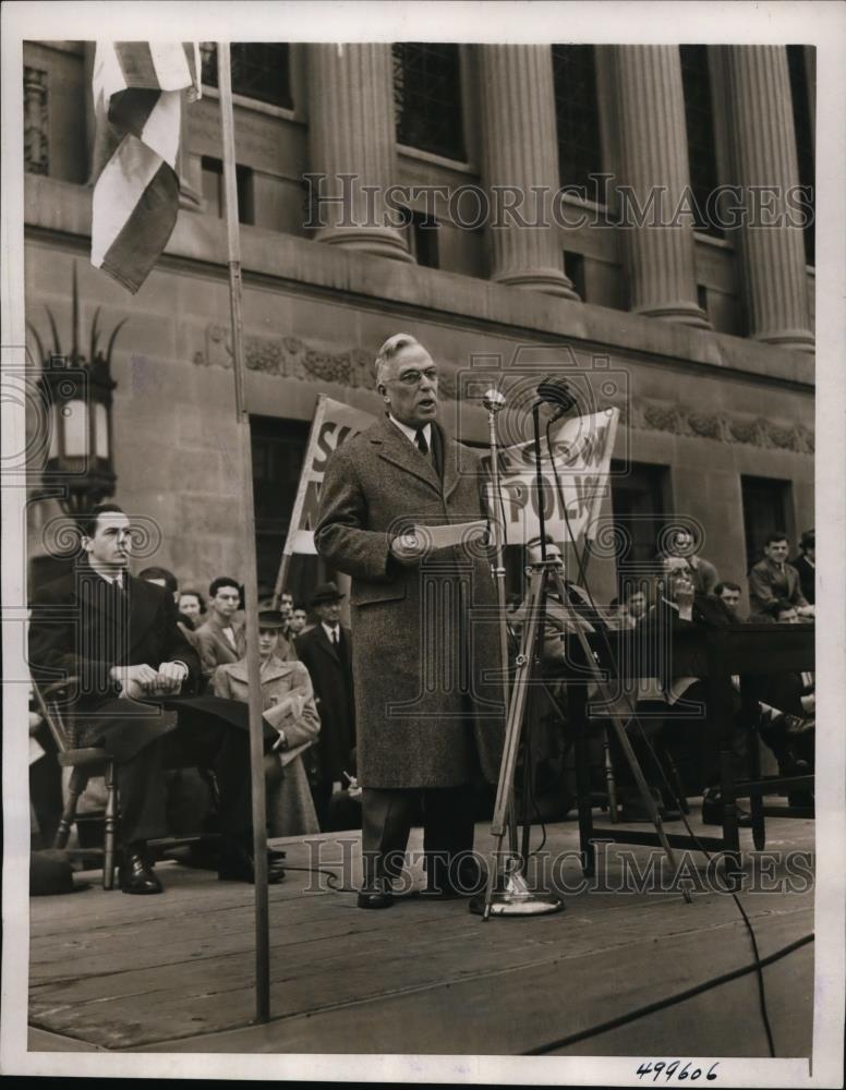 1939 Press Photo New York Dean Herbert E. Hawkes at Peace Demonstration NYC - Historic Images