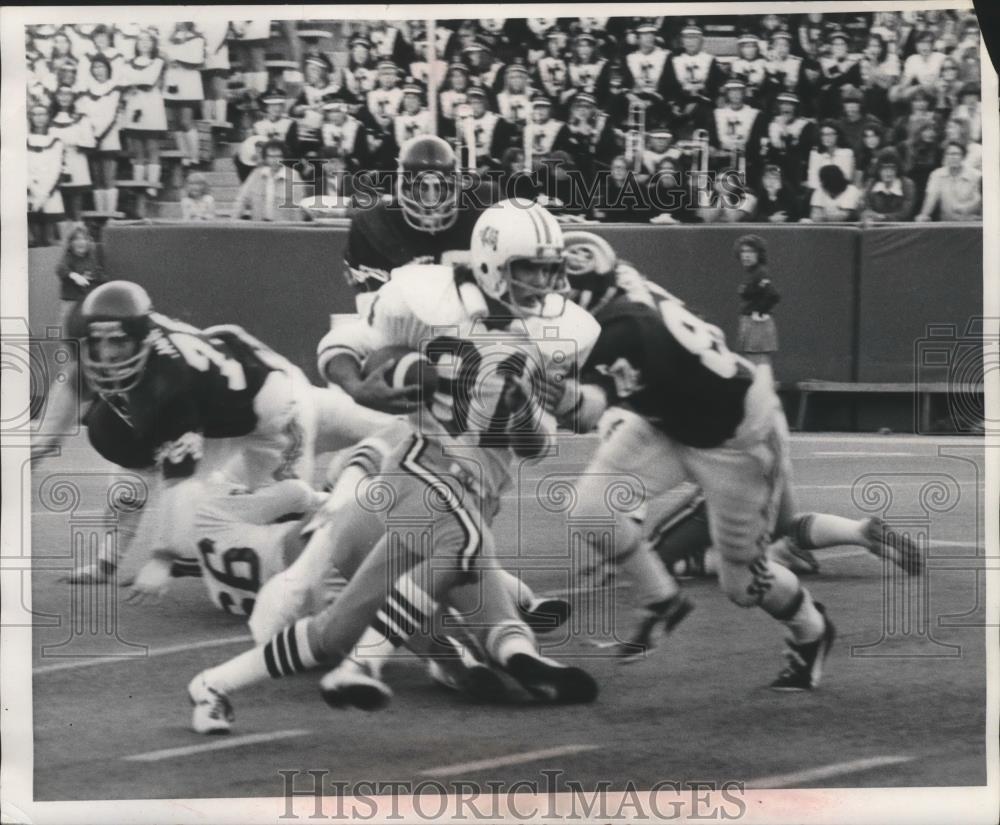 1975 Press Photo Gonzaga&#39;s Fred Valentine in high school football action - Historic Images