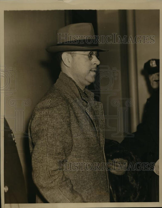 1939 Press Photo New York TR Iserman board current to meet crash survivors NYC - Historic Images