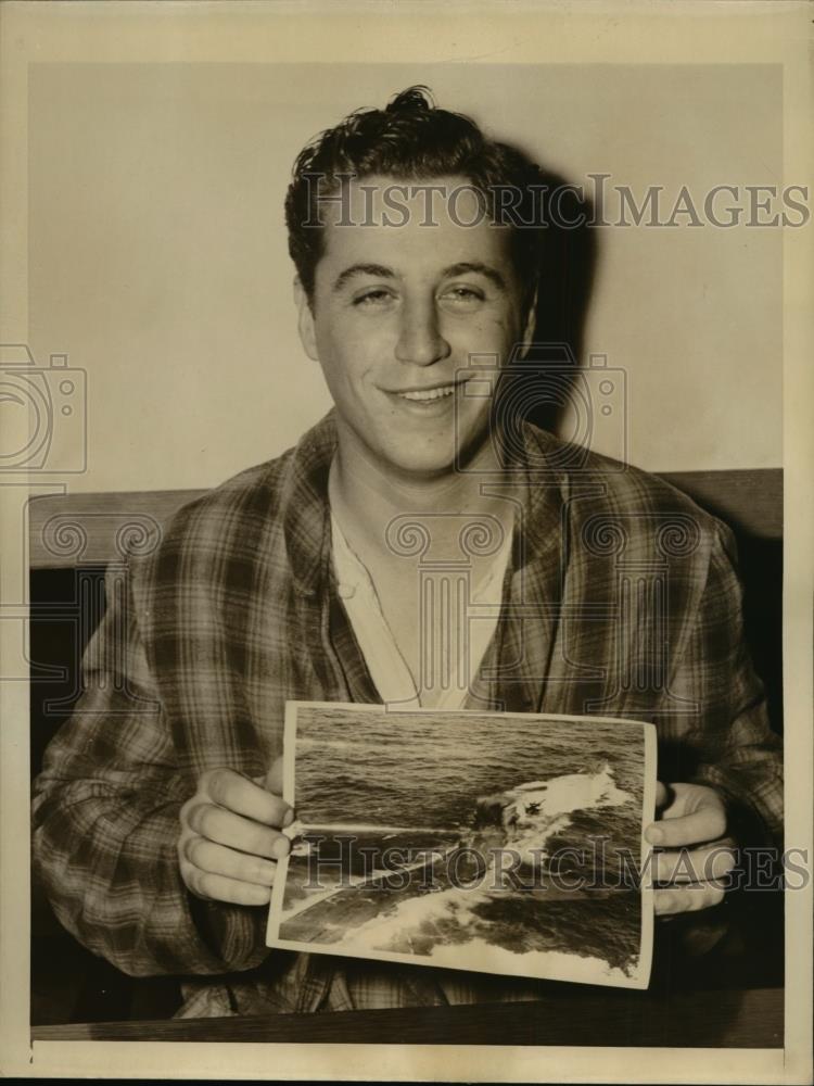 1943 Press Photo New York Arnold Diamond looks over Coast Guard Photos NYC - Historic Images