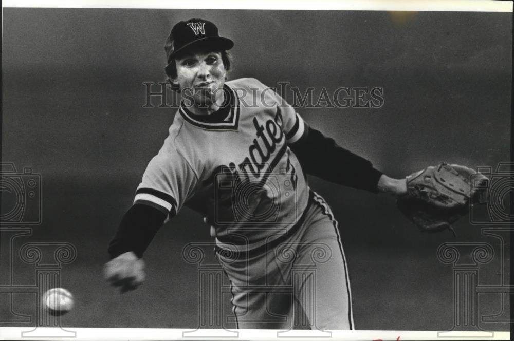 1984 Press Photo Phil Helean of the Pirates Baseball Club Tosses the Ball - Historic Images