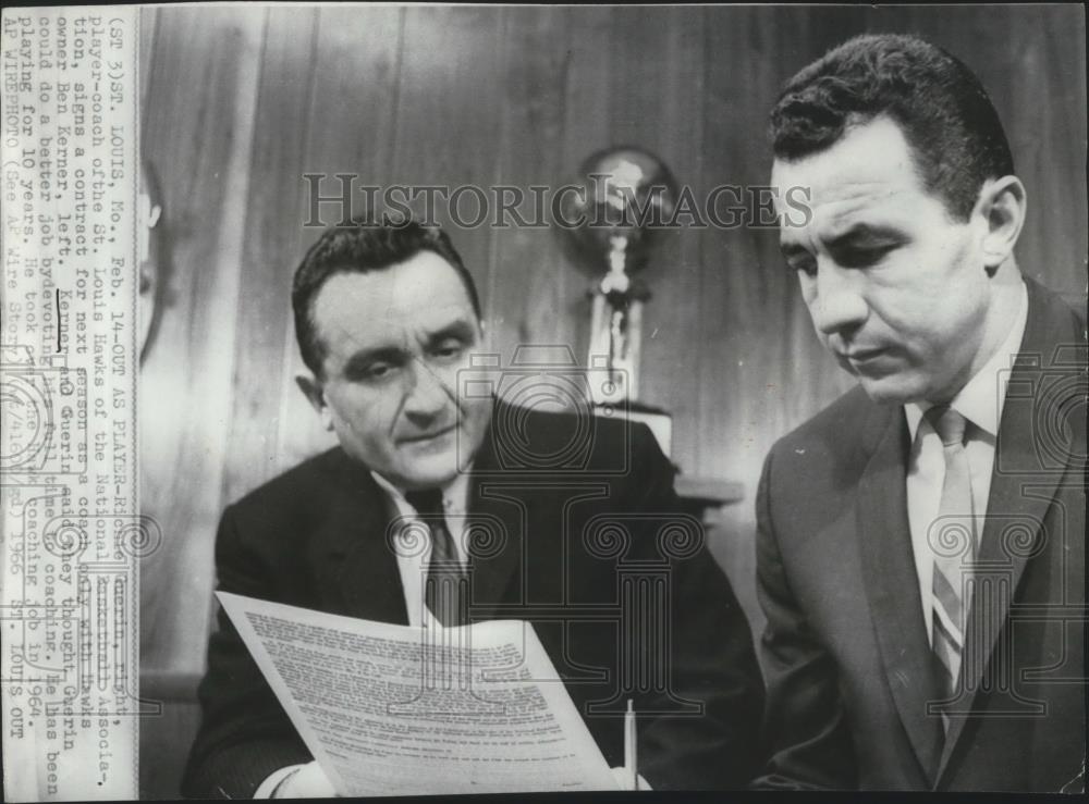 1964 Press Photo St. Louis Hawks owner, Bob Kerner &amp; coach Richie Guerin - Historic Images