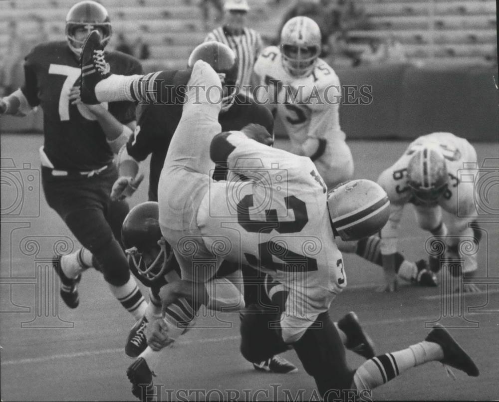 1971 Press Photo Football folly in action at GSL NC vs. Ferris high school game - Historic Images