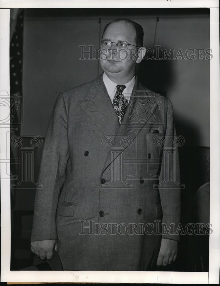 1945 Press Photo New York David Sullivan leaves after State Labor Board NYC - Historic Images