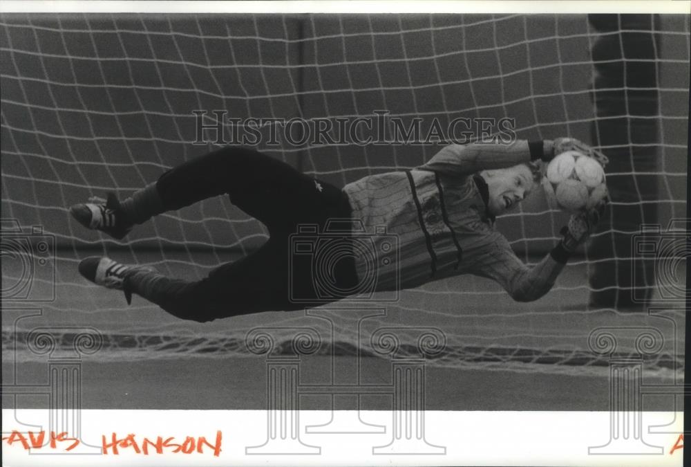 1990 Press Photo Mead soccer goalkeeper, Travis Hanson, in action - sps03324 - Historic Images