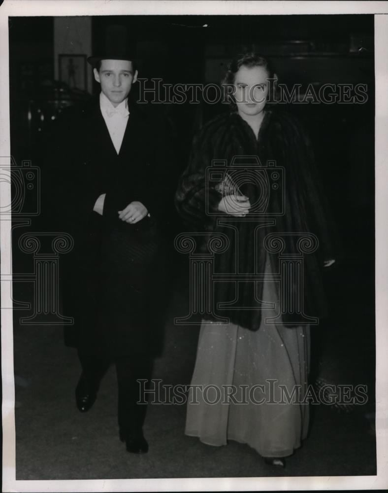 1938 Press Photo New York Edwina Atwell &amp; James McDonald  Natl Horse show NYC - Historic Images