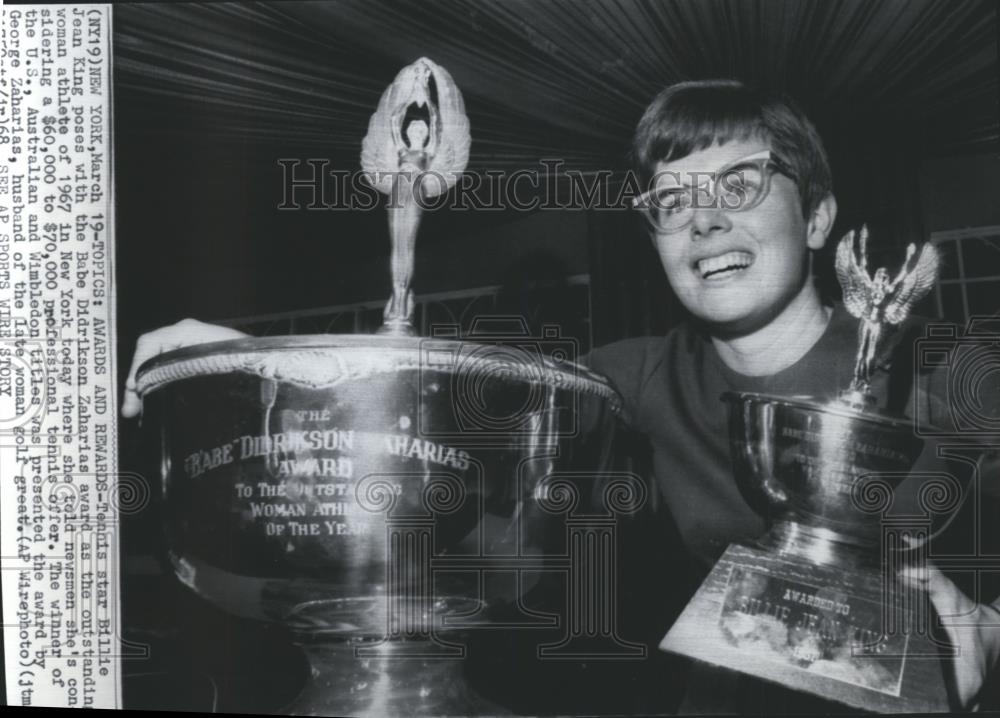 1968 Press Photo Tennis champion, Billie Jean King shows off awards - sps03171 - Historic Images