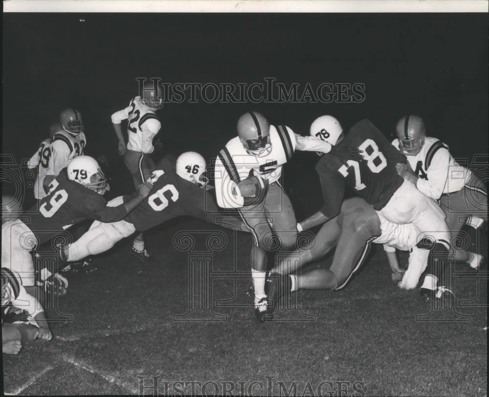 1965 Press Photo Pay Bill of LC Football Team Running Ball Down Field - sps03237 - Historic Images