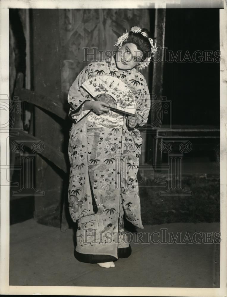 1933 Press Photo New York Armenciata Gerratto in Costume The Mikado NYC - Historic Images