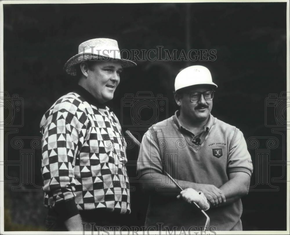 1994 Press Photo Basketball coach, George Karl, with golf buddy - sps03006 - Historic Images