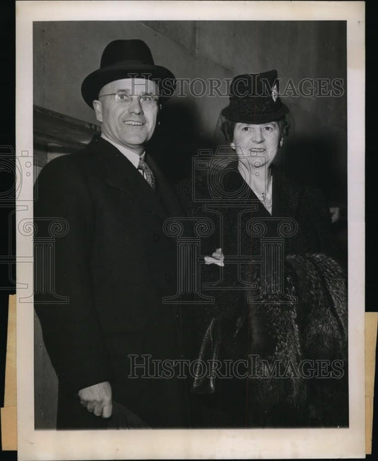 1945 Press Photo New York Honorable J.D. Kearney Aboard Queen Mary Docked in NYC - Historic Images