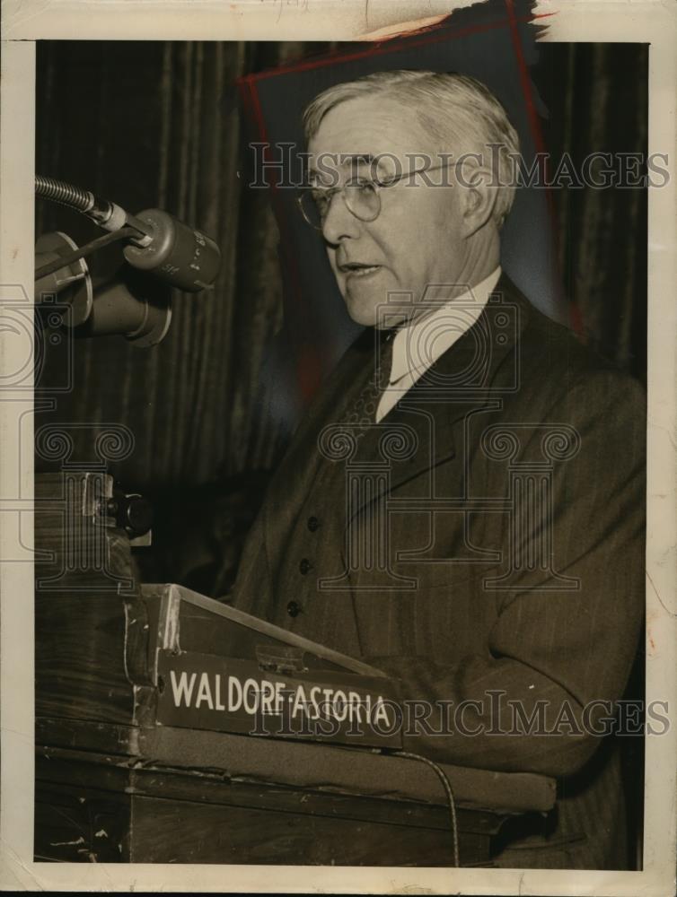 1943 Press Photo New York Dr. Irving Langmuir addresses Waldorf-Astoria NYC - Historic Images