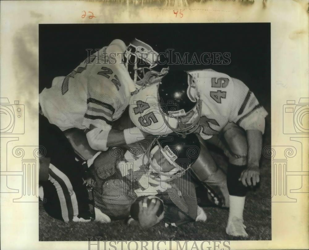 1986 Press Photo West Valley Versus Chaney-Football Players in Dogpile - Historic Images