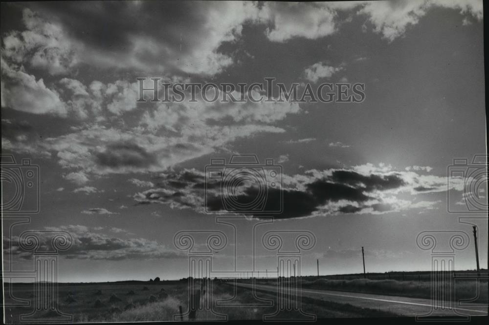 Press Photo Highway Scenes, Big Bird - spa51045 - Historic Images