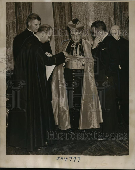 1939 Press Photo New York Bishop Spellman reads a congratulatory message NYC - Historic Images