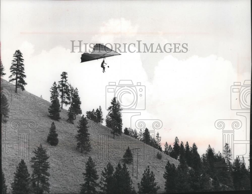 1976 Press Photo Glider in the sky - spa52494 - Historic Images