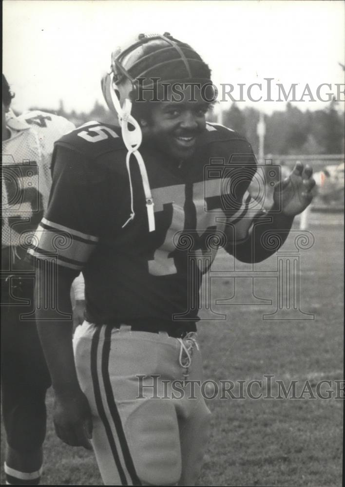 1982 Press Photo Football player Simeon Fields - sps02870 - Historic Images