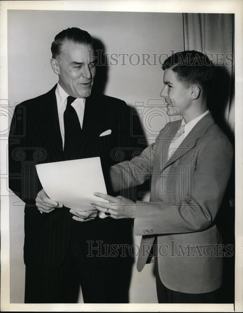 1942 Press Photo New York Roy Moore, Albert P Smith promote Americanism NYC - Historic Images