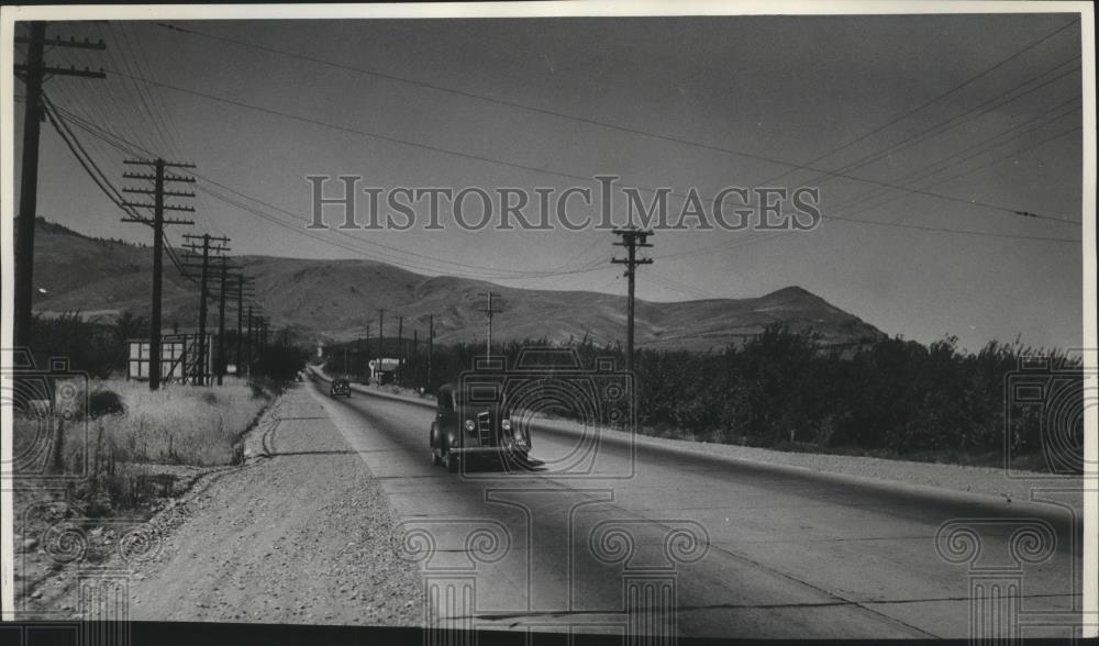 1939 Press Photo Highway leading into Wenatchee - spa52544 - Historic Images