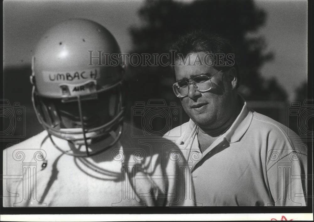 1993 Press Photo Bryan Frost-Head Football Coach of Deer Park With Player - Historic Images