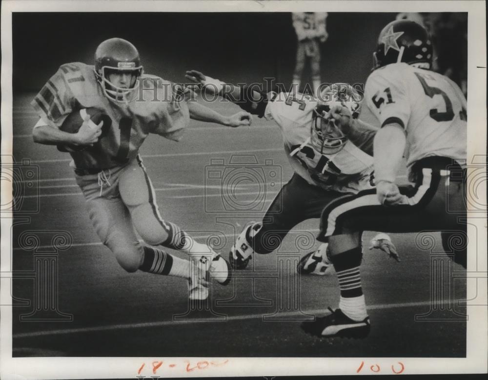 1979 Press Photo Joe Bennett-Mead High School Football Player Dodging Defense - Historic Images