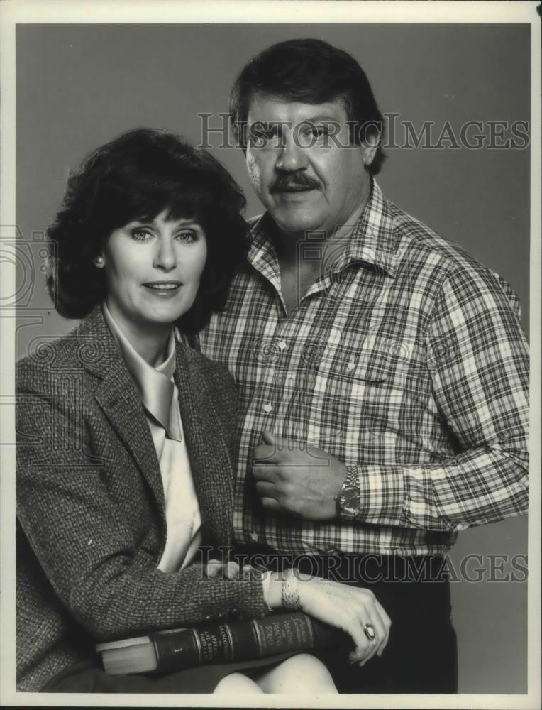 1982 Press Photo Ex-football star, Alex Karras & Susan Clark in Maid in America - Historic Images