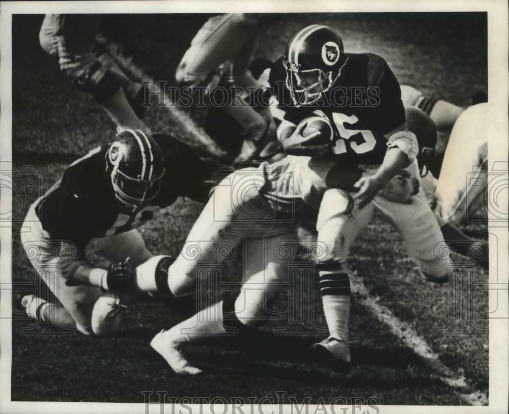 1980 Press Photo Football player, Keith Hylton #25, in action - sps02898 - Historic Images