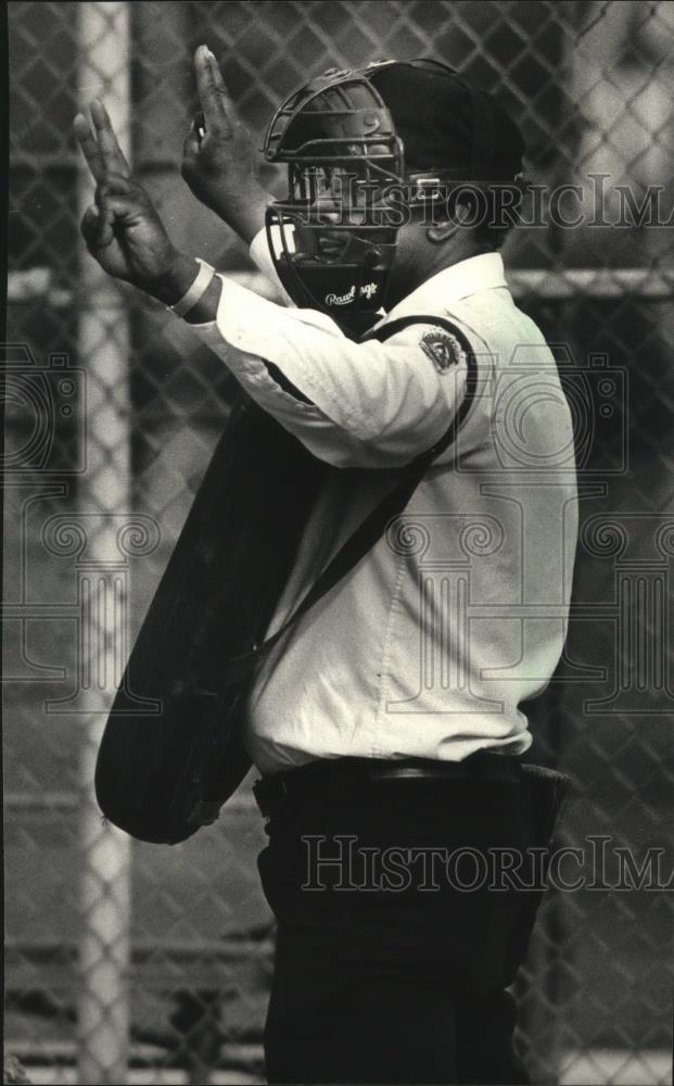 1987 Press Photo James Beckum a Baseball Little League Umpire at Carver Park - Historic Images