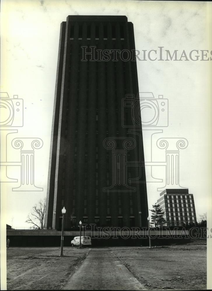1980 Press Photo 28 Story Main Library of the University of Massachusetts - Historic Images
