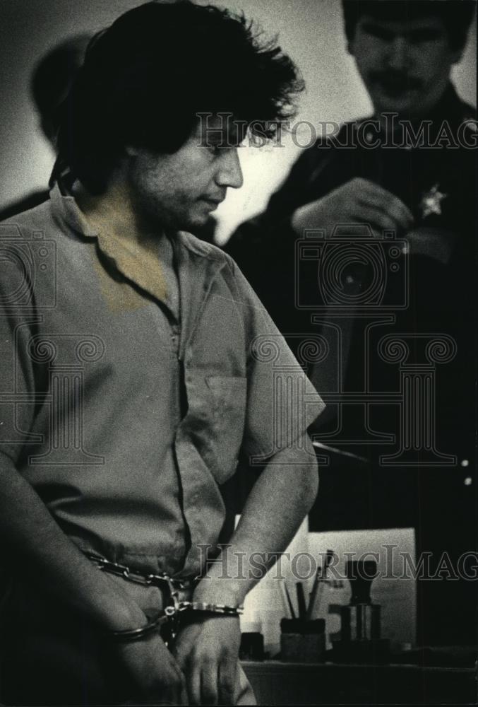 1988 Press Photo Alfredo Camacho, Charged with Attempted Murder, in Court - Historic Images