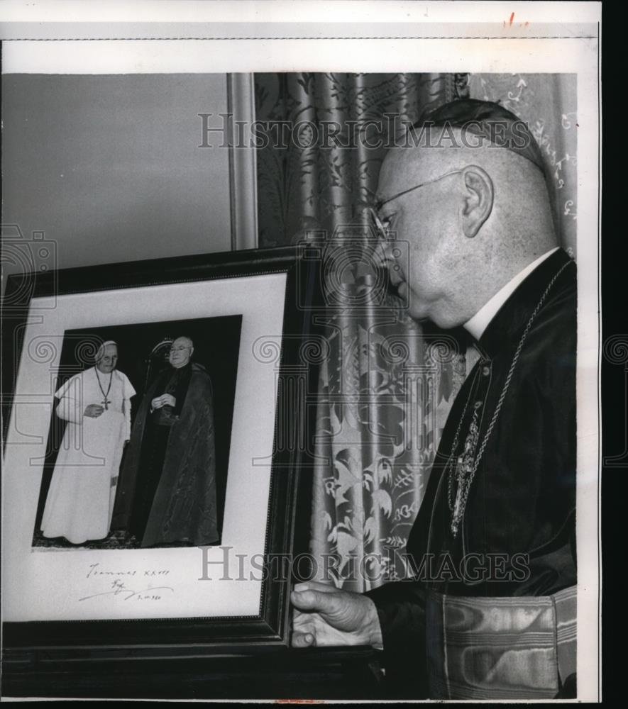 1963 Press Photo Cardinal Spellman Reflects Viewing a Photo of Pope John XXIII - Historic Images