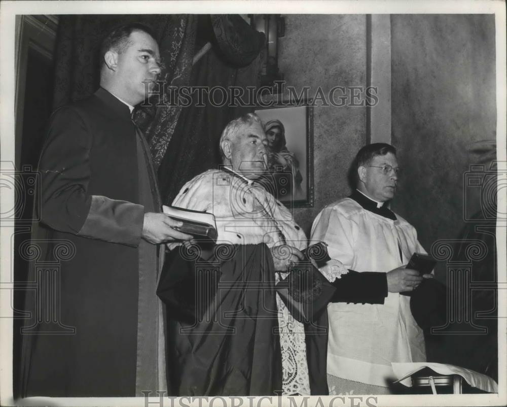 Press Photo Bishop Hoban at Syriner Melchuten Rite Church - nef64944 - Historic Images