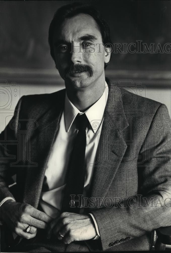 1987 Press Photo Michael G. Brown, Psychologist in Madison, Wisconsin - Historic Images