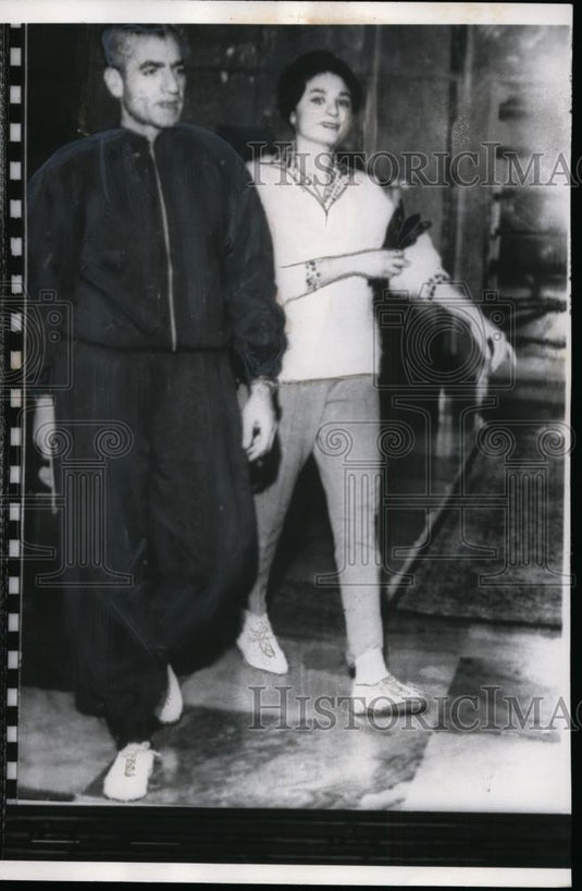 1959 Press Photo Shah Reza Pahlavi and his finance Farah Diba at Shah's Palace - Historic Images