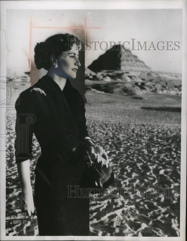 1955 Press Photo Christina Onassis Tours Arabian desert  - neo03488 - Historic Images