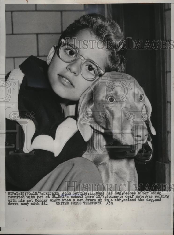 Press Photo John Sottile II reunited with his dog Beebee at St. Mel's school - Historic Images