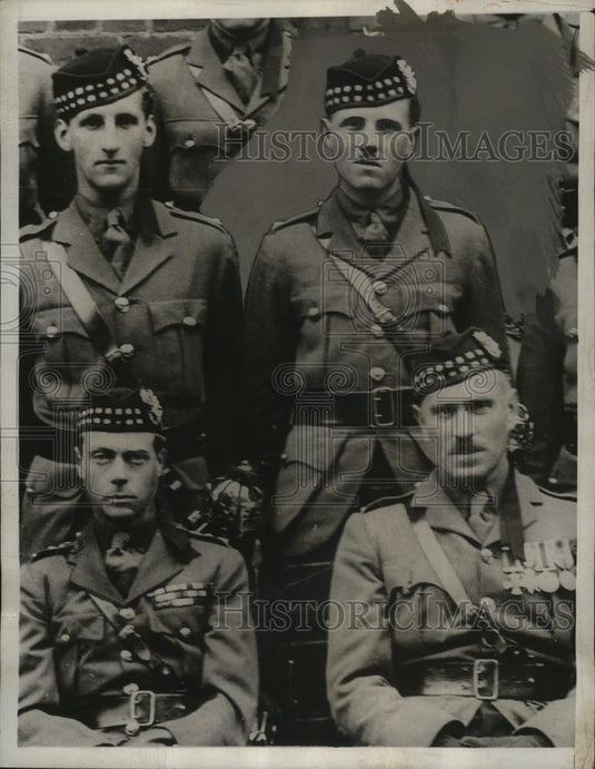 1933 Press Photo Lieutenant N Baillie-Stewart w/ Prince of Wales - neo03818 - Historic Images