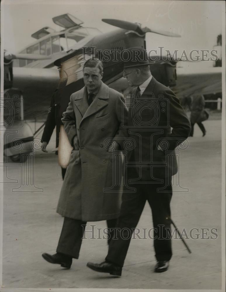 1932 Press Photo Prince of Wales at Croydon Aerodrome en Route to Copenhagen - Historic Images