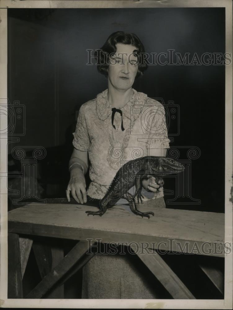 1936 Press Photo Eugenia S. Shorrock with Alligator Tegu at New York Snake Show - Historic Images