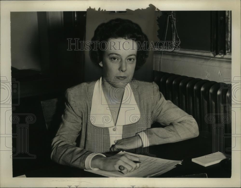 1941 Press Photo Mrs. Louise Daniels Navy Publications Editor in Washington DC - Historic Images